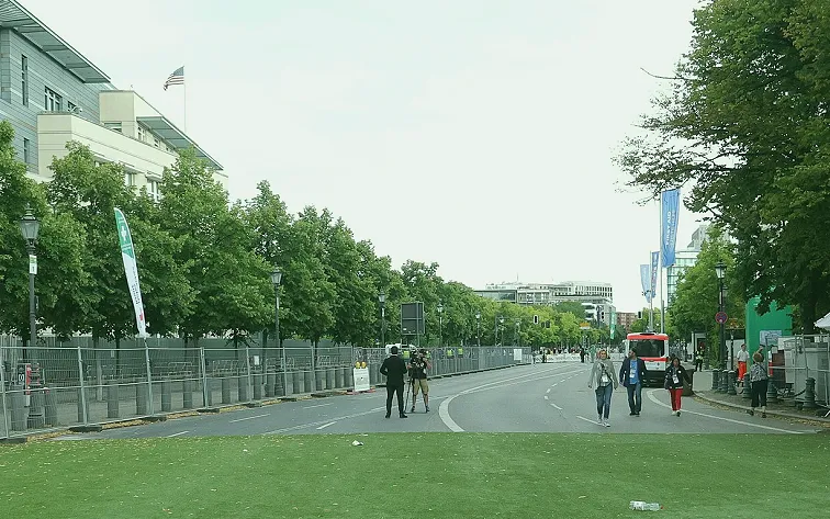 决赛球场内赛前准备实拍(赌转换:让出球权换空间)